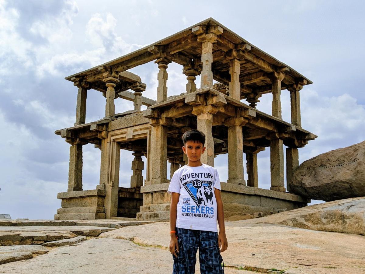 Hotel Varsha Hampi Kültér fotó