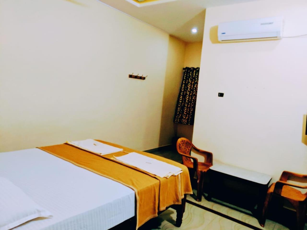 Hotel Varsha Hampi Kültér fotó