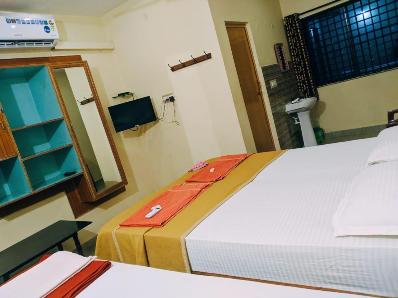 Hotel Varsha Hampi Kültér fotó