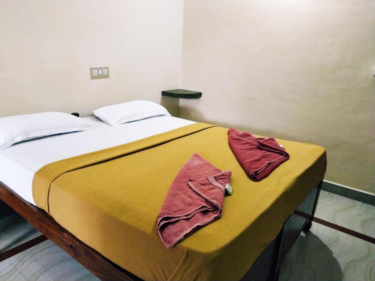 Hotel Varsha Hampi Kültér fotó
