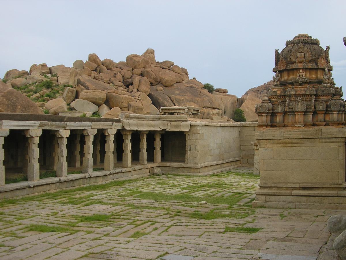Hotel Varsha Hampi Kültér fotó