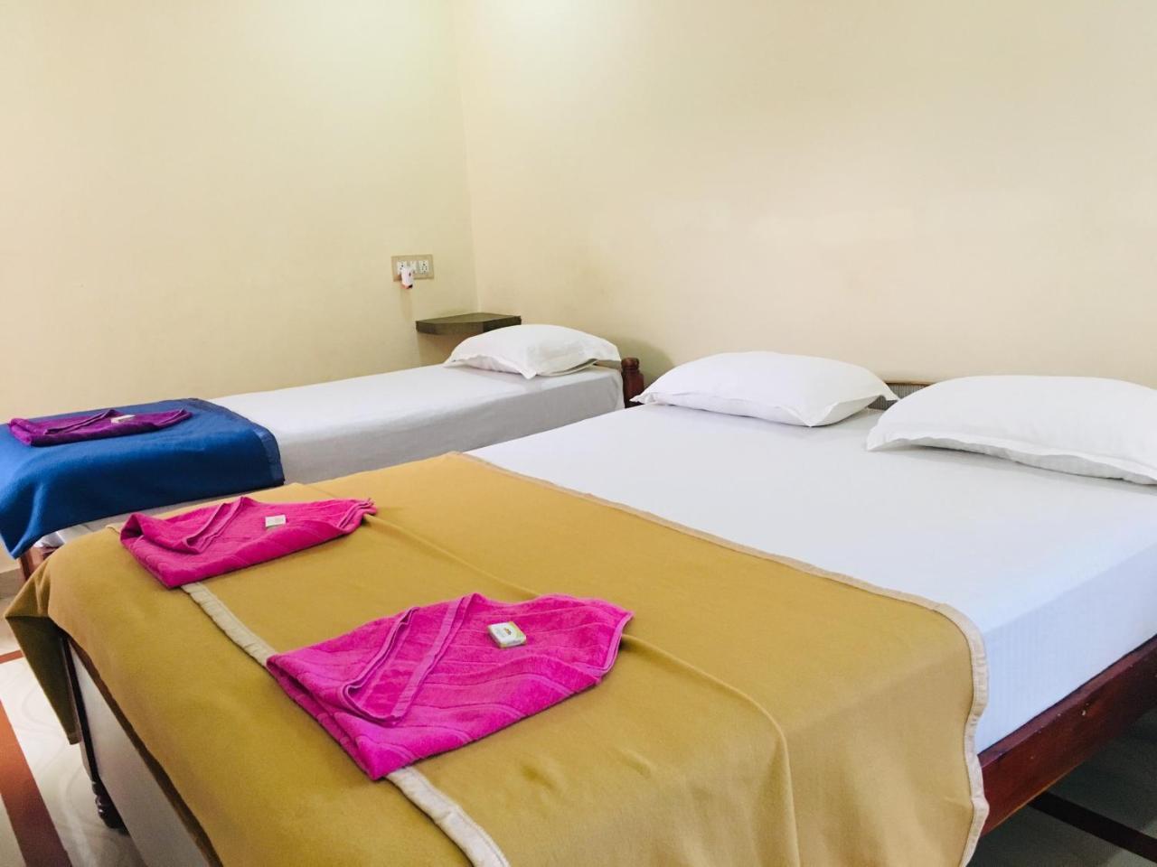 Hotel Varsha Hampi Kültér fotó