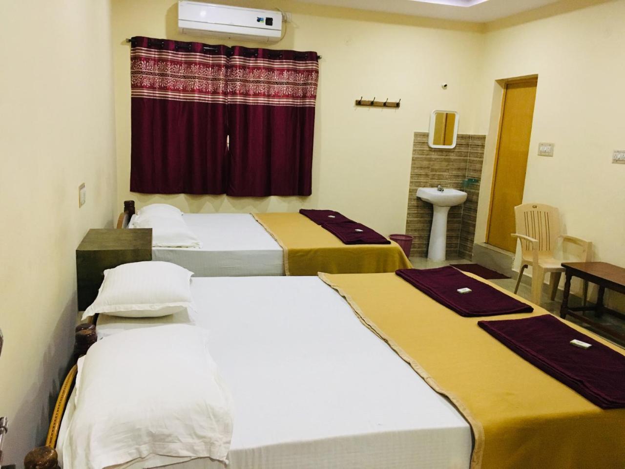 Hotel Varsha Hampi Kültér fotó